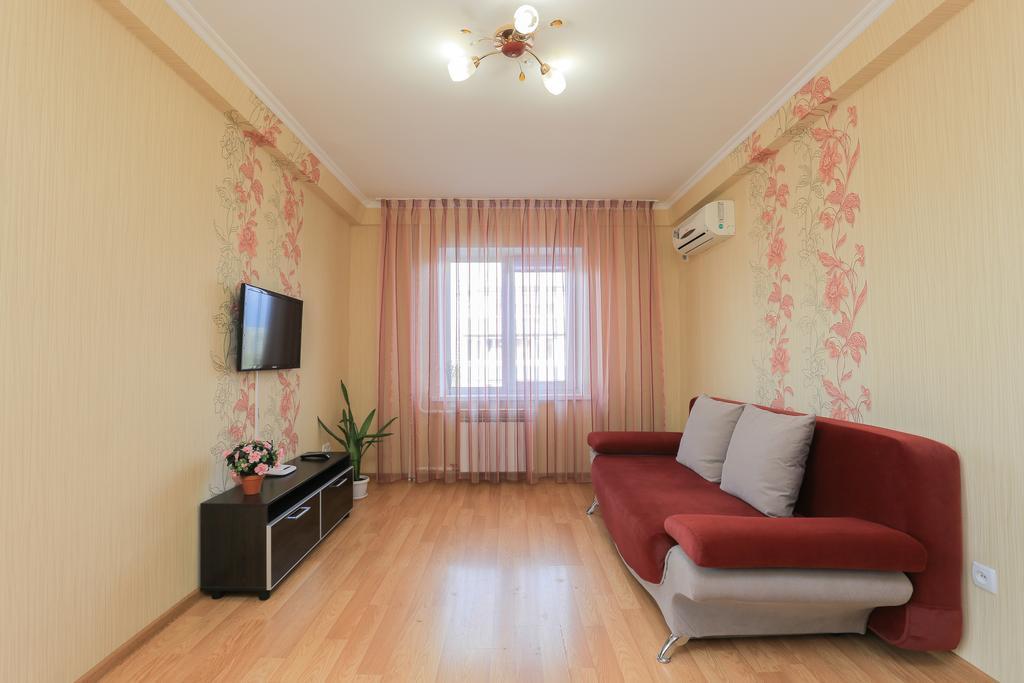 Apartment On Obolonskiy Prospect 12 Kiev Esterno foto