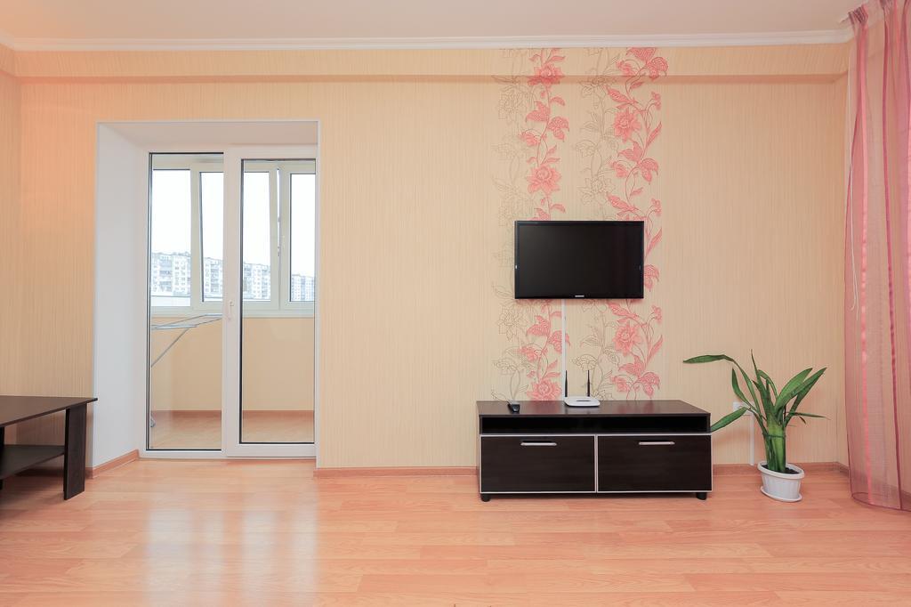Apartment On Obolonskiy Prospect 12 Kiev Esterno foto