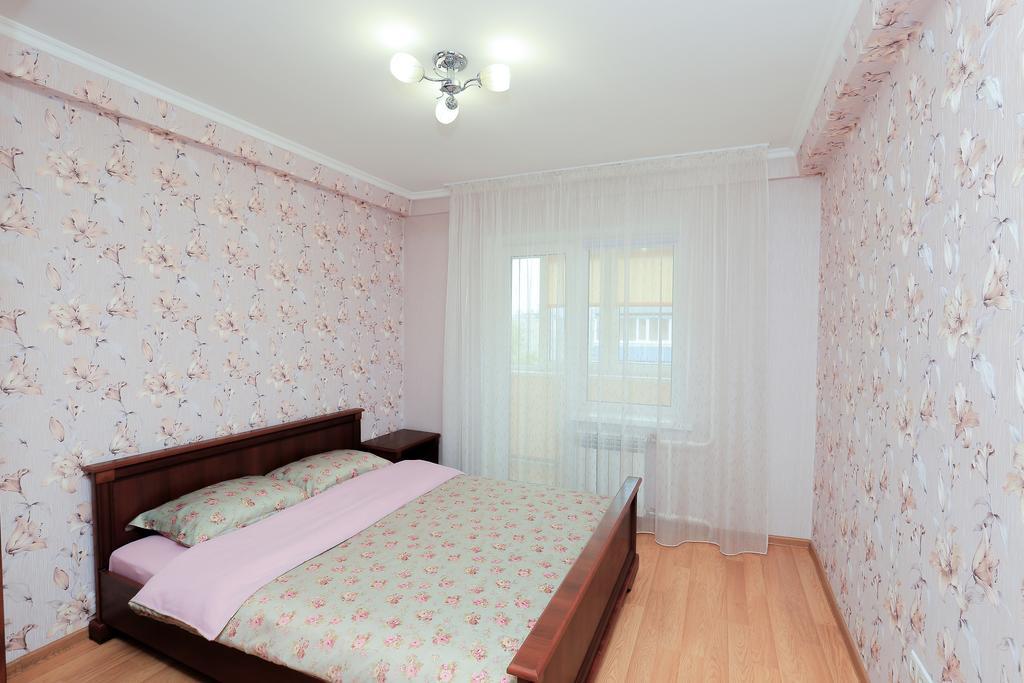 Apartment On Obolonskiy Prospect 12 Kiev Esterno foto
